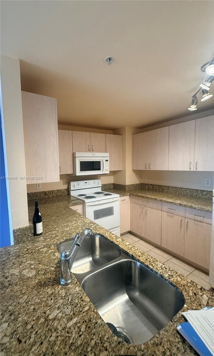 Property Photo:  50 Menores Ave 828  FL 33134 