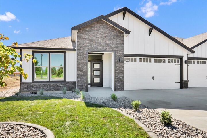 Property Photo:  1109 - Unit 29 N Country Club Dr 29  WA 99006 