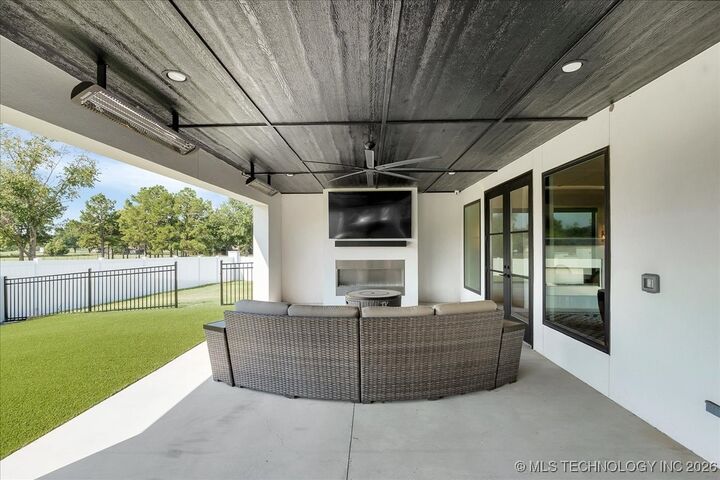 Property Photo:  1208 N 72nd Street  OK 74014 