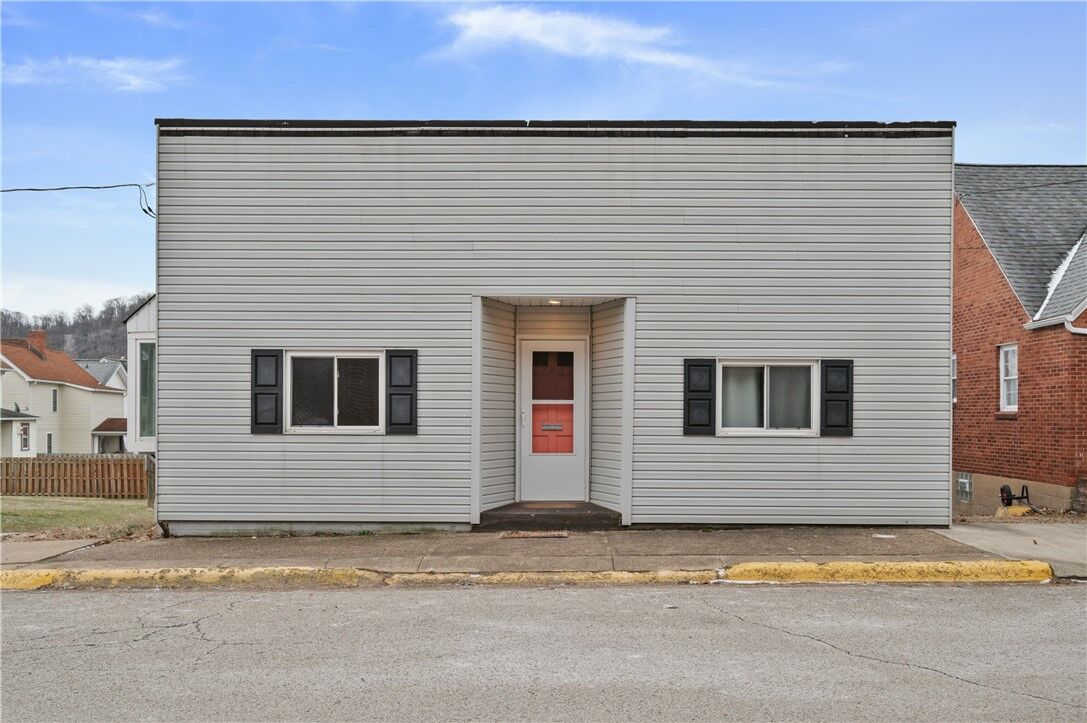 Property Photo:  744 Lincoln Ave  PA 15144 