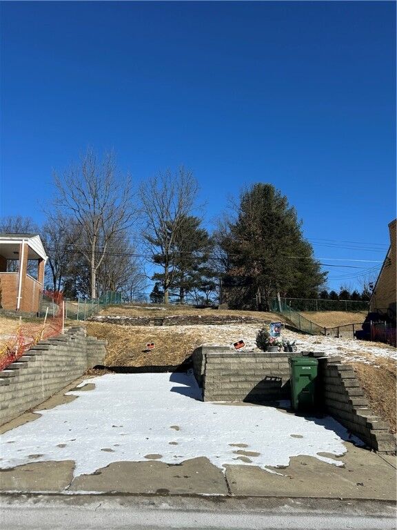 Property Photo:  845 Corbett Dr  PA 15234 