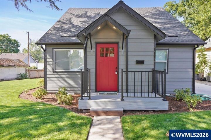 Property Photo:  1117-1119 6th St NW St  OR 97304 