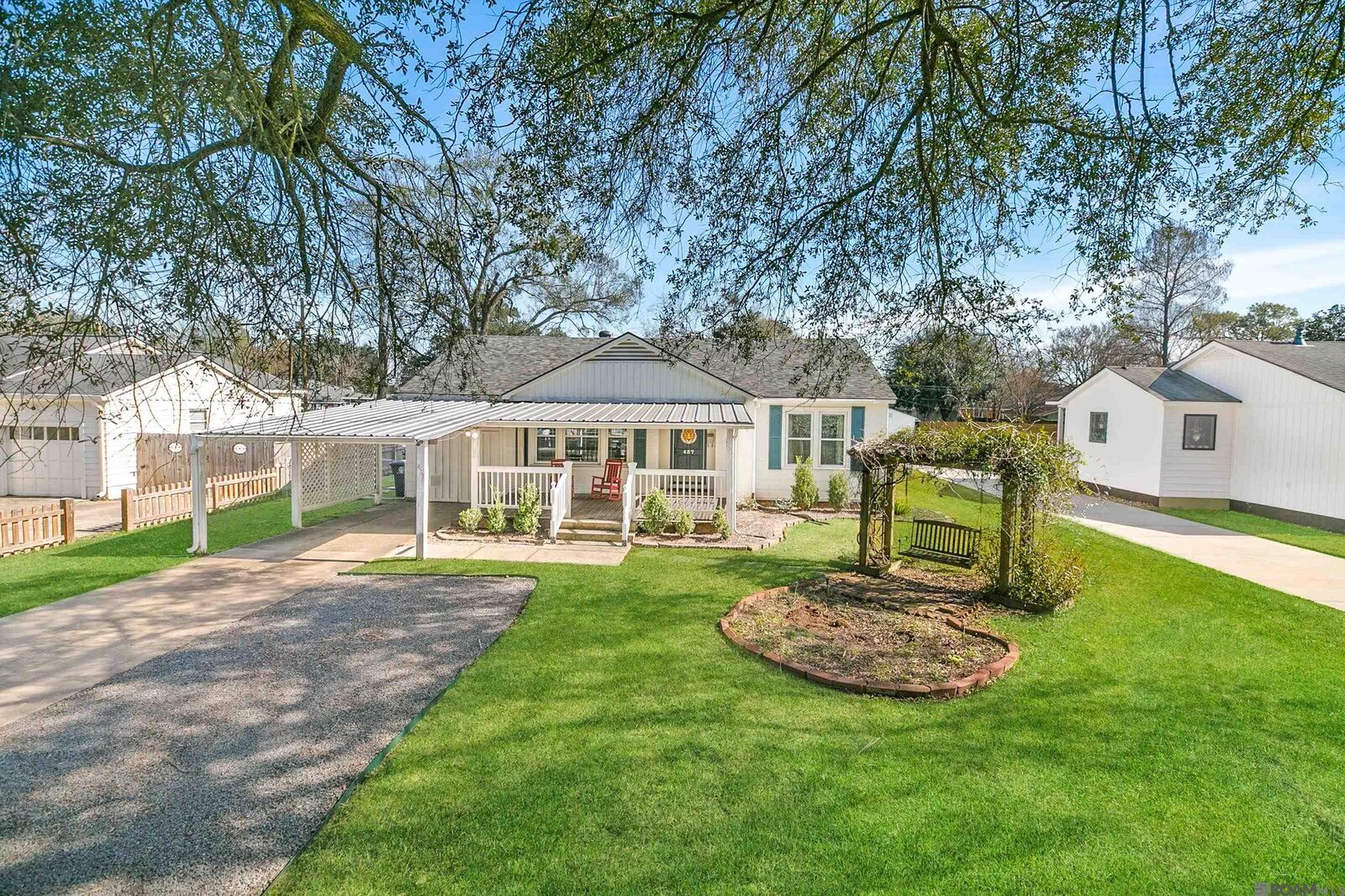 Property Photo:  437 Riverlon Ave  LA 70806 