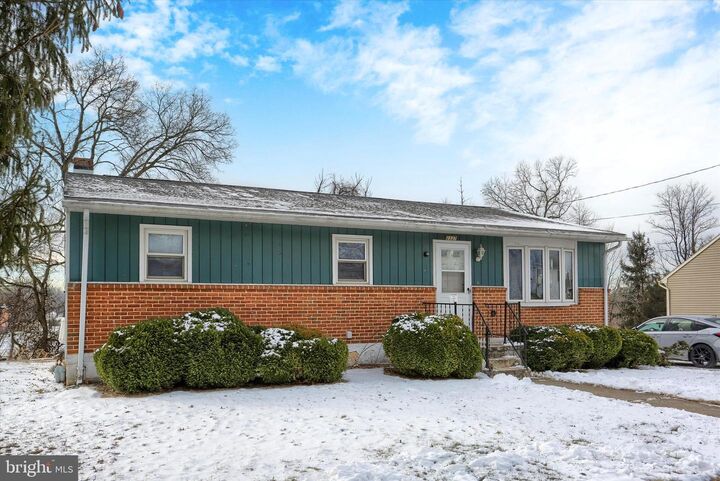 Property Photo:  2337 Thornton Road  PA 17109 