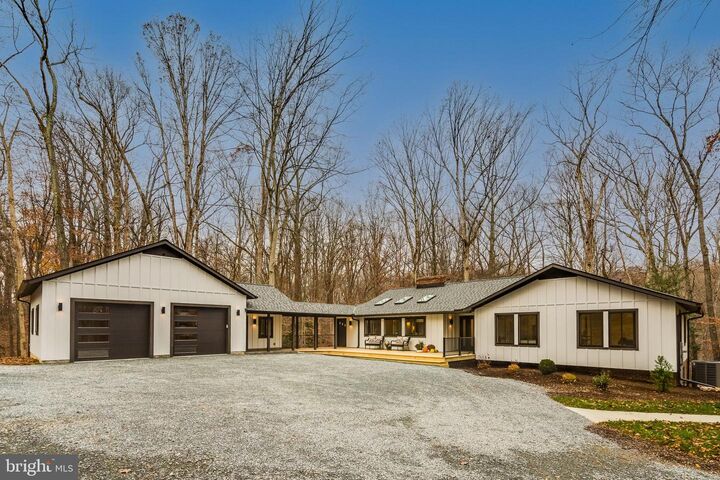 Property Photo: 108 Interpromontory Road VA 22066