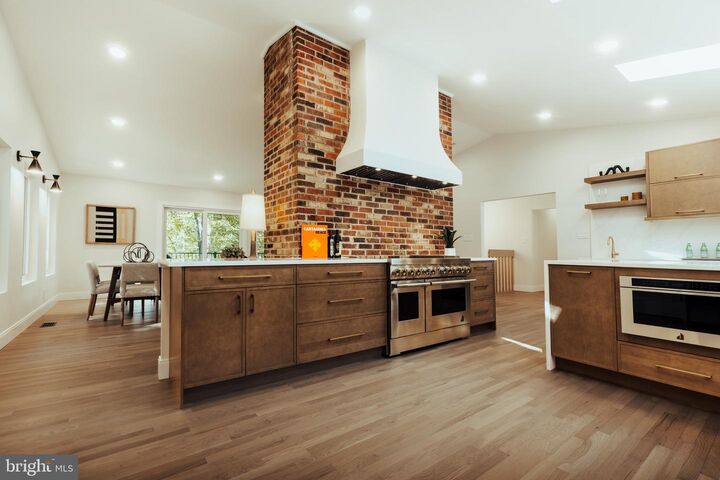 Property Photo:  108 Interpromontory Road  VA 22066 