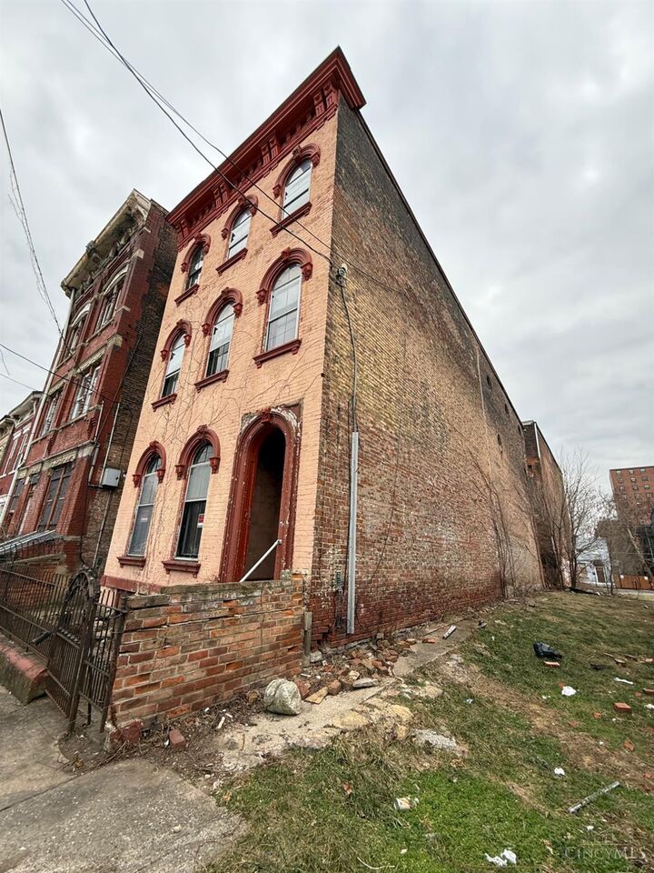 Property Photo:  819 Findlay Street  OH 45214 