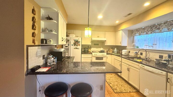 Property Photo: 32 Ketley Place NJ 08540