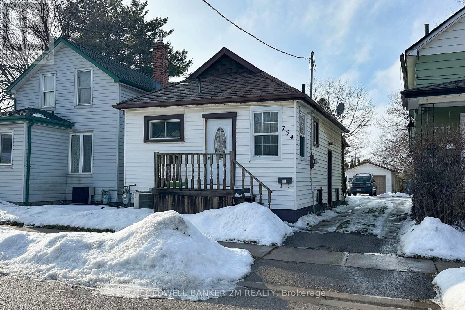 Photo de la propriété:  754 Gifford Street  ON L1H 4W2 