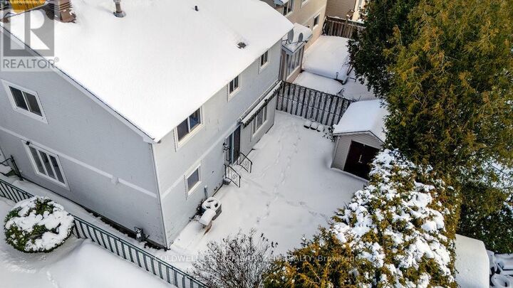 Property Photo: 1040 Karsh Drive ON K1G 4M9