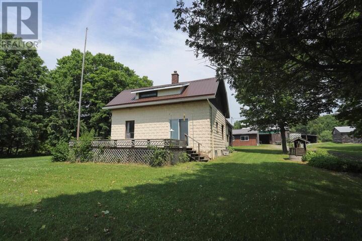 Photo de la propriété:  2704 A Line Rd  ON P0R 1J0 