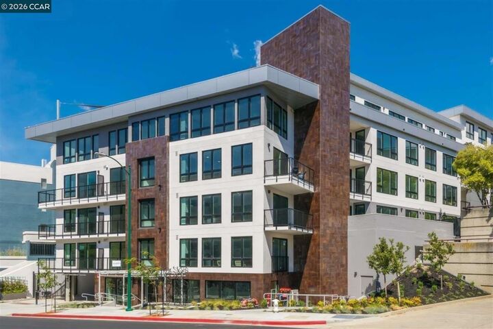 Property Photo:  1605 Riviera Ave 404  CA 94596 