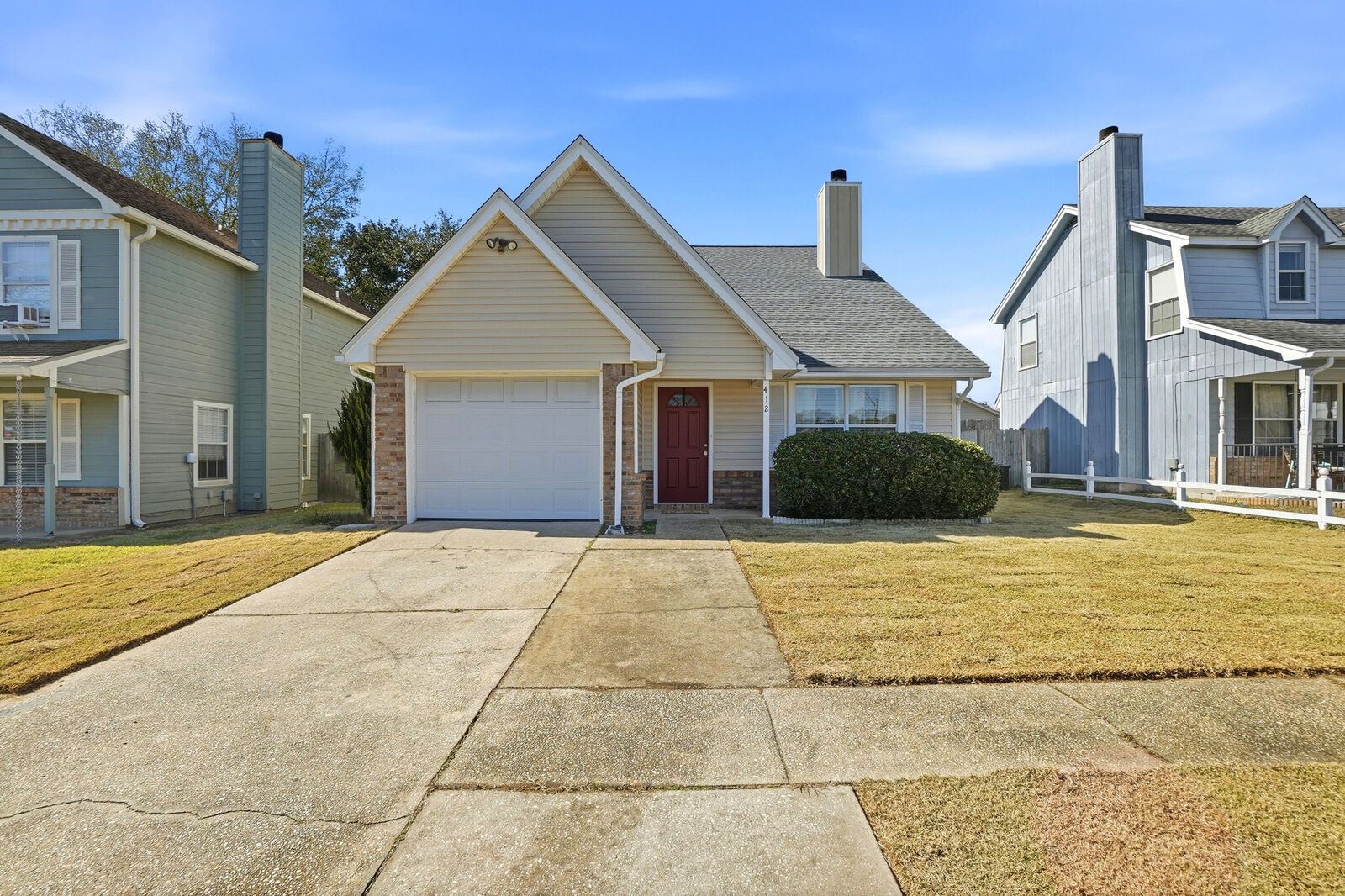 Property Photo:  412 Woodland Circle  FL 32569 