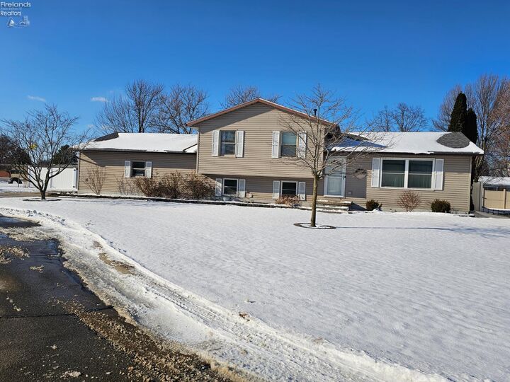 Property Photo:  207 Norbert Place  OH 44870 