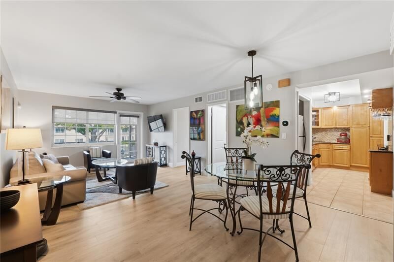 Property Photo: 200 NE 19th Ct 211M FL 33305