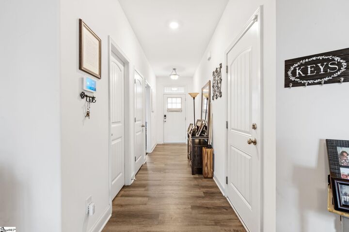 Property Photo: 337 Barnhill Court SC 29617