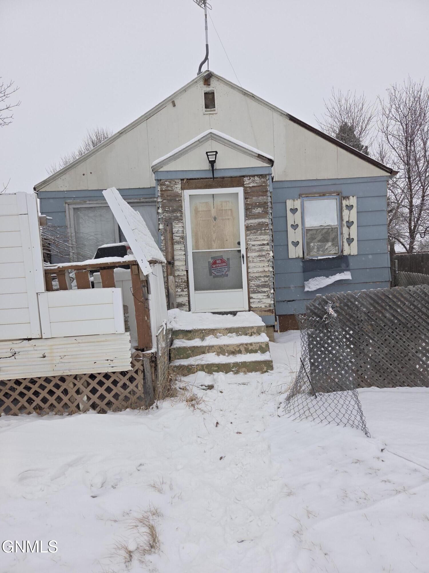 Property Photo: 904 Washington Avenue ND 58638