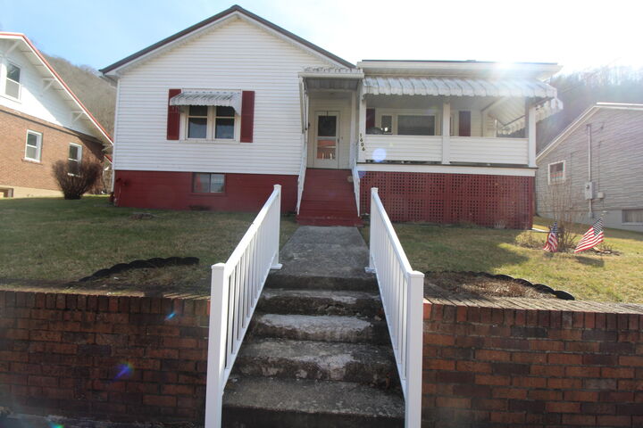 Property Photo:  1606 Temple St  WV 25951 