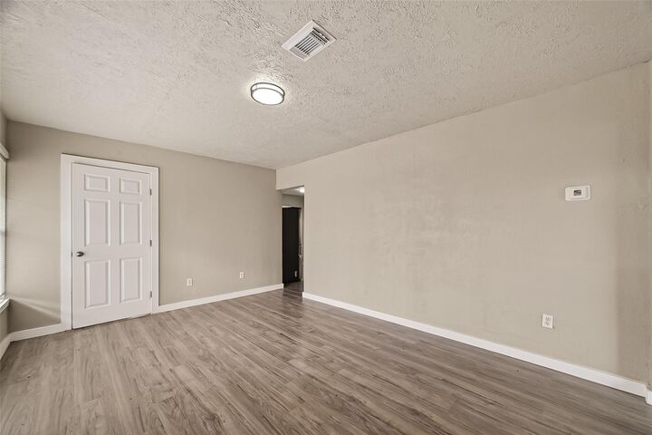 Property Photo:  1221 Parkway Street  TX 77520 