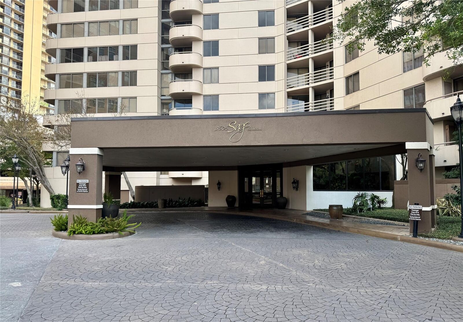 Property Photo:  3525 Sage Road 813  TX 77056 