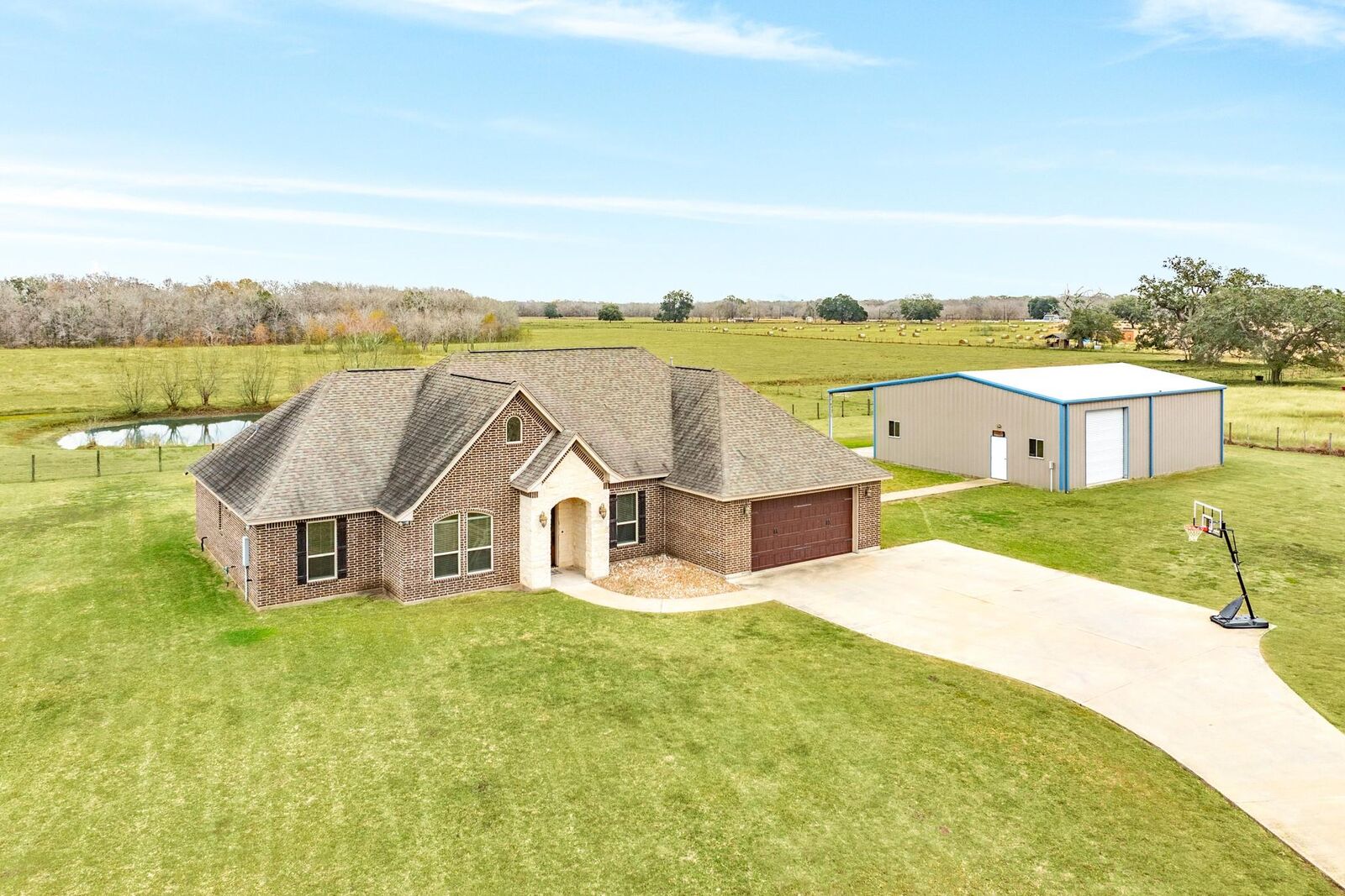 Property Photo:  525 County Road 164  TX 77420 