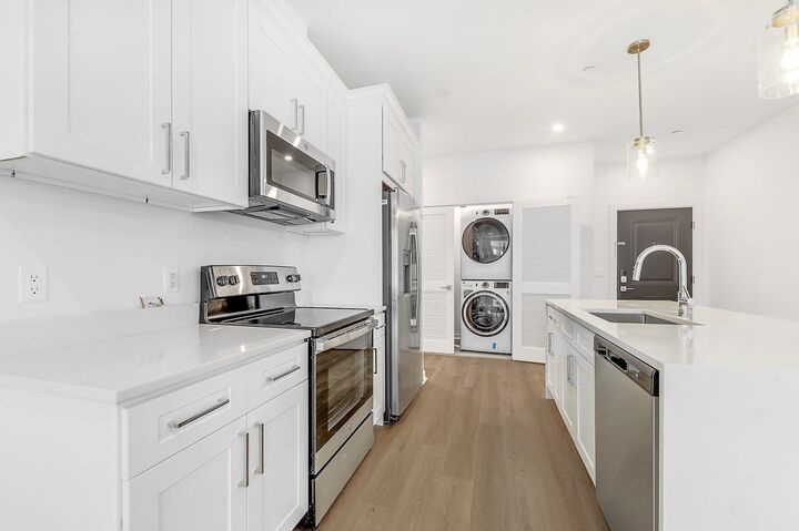 Property Photo:  74 Clarendon Pl 302  NJ 07601 