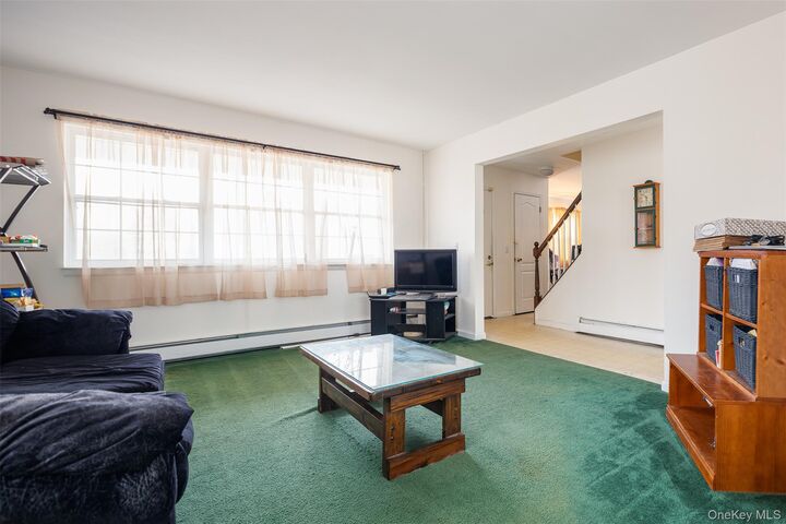 Property Photo:  24 Lonscreek Place  NY 11951 