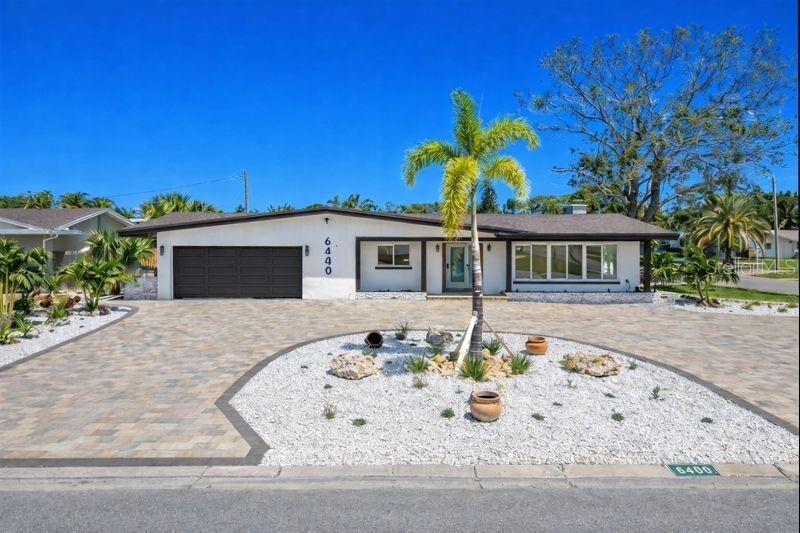 Property Photo: 6400 Mockingbird Way S FL 33707
