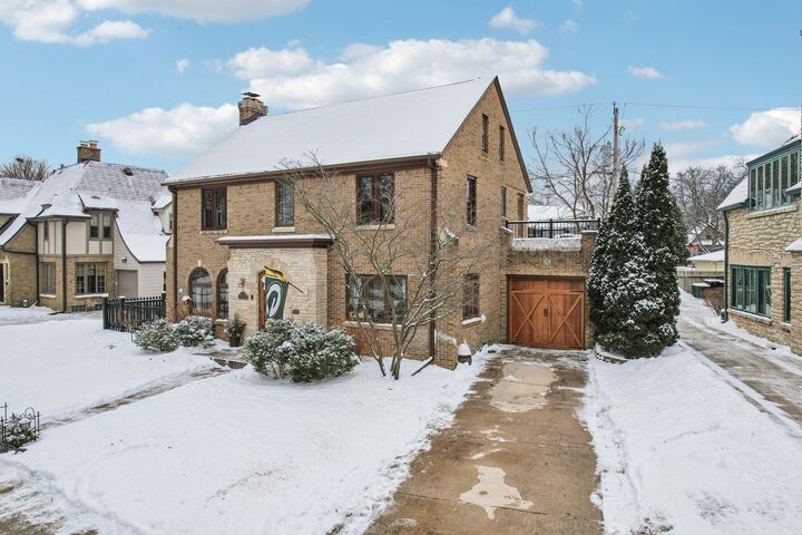 Property Photo: 6839 Wellauer Dr WI 53213