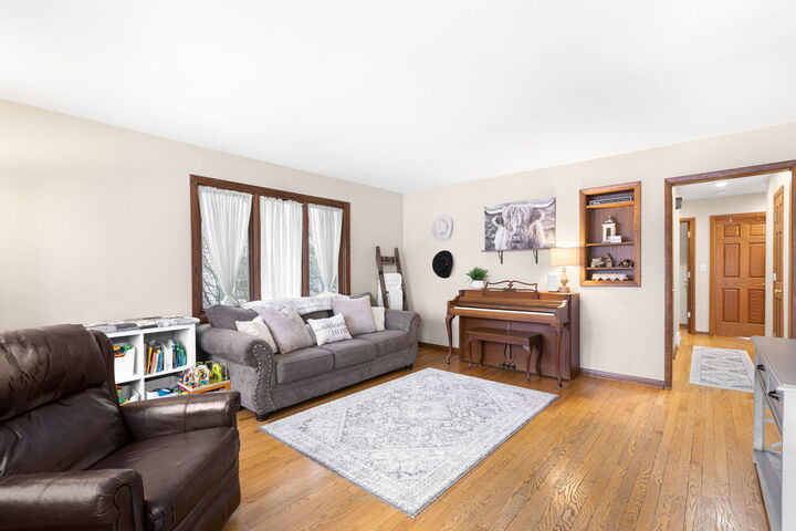 Property Photo:  161 S Aldine Avenue  IL 60123 