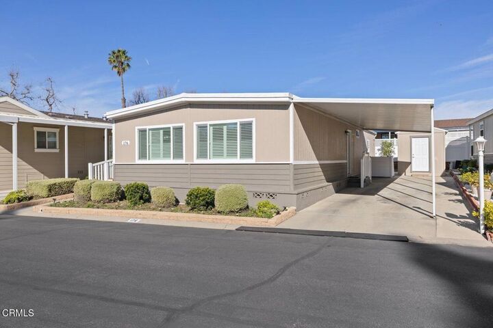 Property Photo:  176 Chaucer Lane 176  CA 93003 