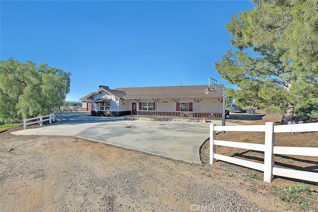 Property Photo:  575 Scotts Lane  CA 92860 