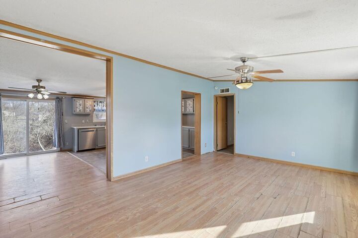 Property Photo:  300 Pimlico Court  KY 41030 