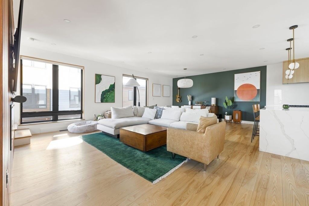 Property Photo:  31 Hall St 2  MA 02453 