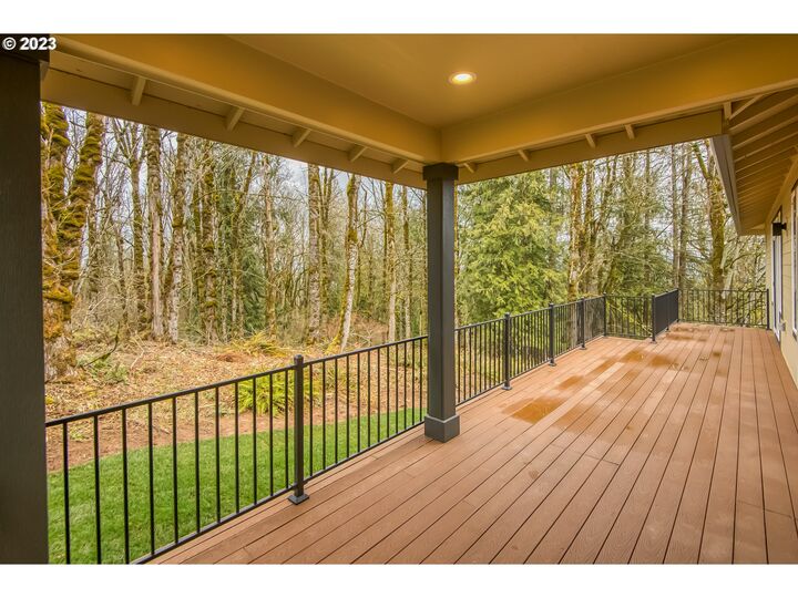 Property Photo:  8126 SE 145th Ct  OR 97236 