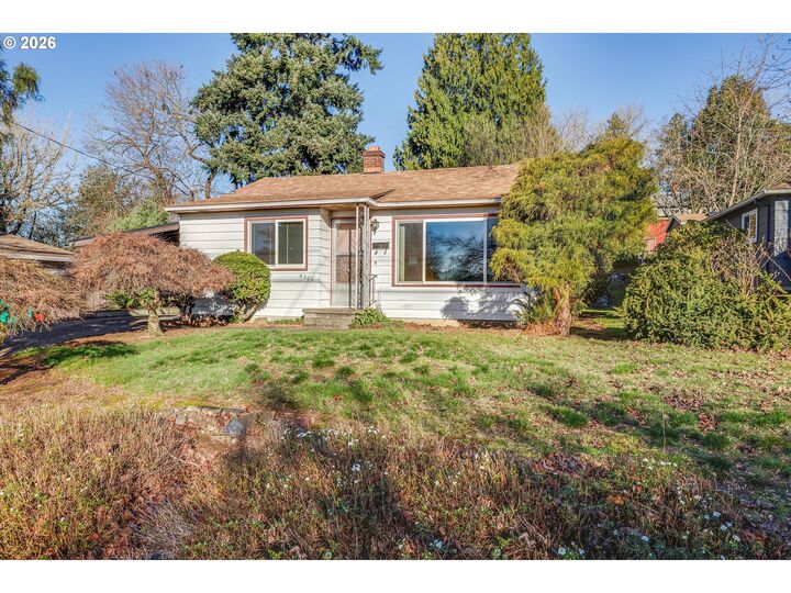 Property Photo:  4305 SE Franklin St  OR 97222 