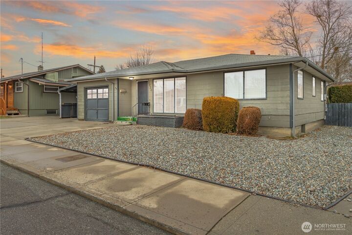 Property Photo:  1026  Lindy Street  WA 98801 