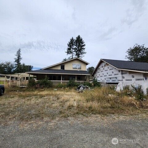 Property Photo:  13904  184th Avenue SE  WA 98059 