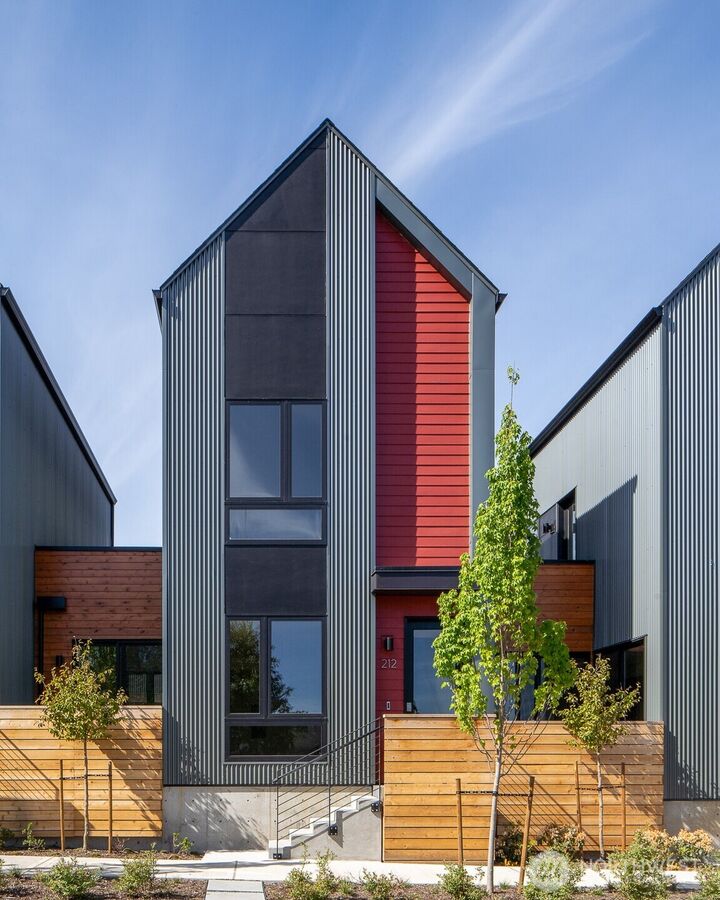 Property Photo:  212  Shepard Way NW  WA 98110 