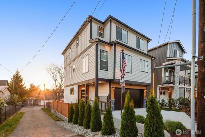 Property Photo: 14816 40th Avenue W 4 WA 98087