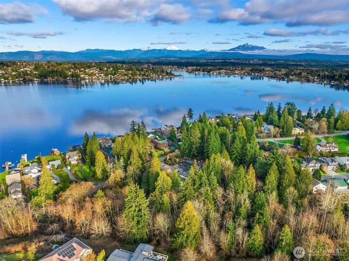 Property Photo:  507  101st Avenue NE  WA 98258 