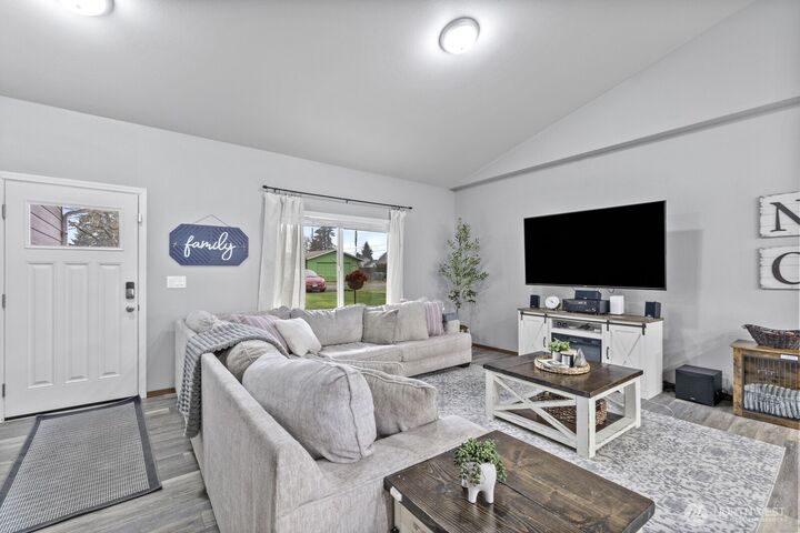 Property Photo:  321 W H Street  WA 98584 