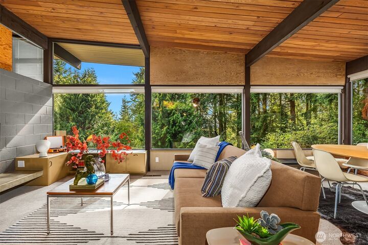 Property Photo: 14827 SE 55th Street WA 98006