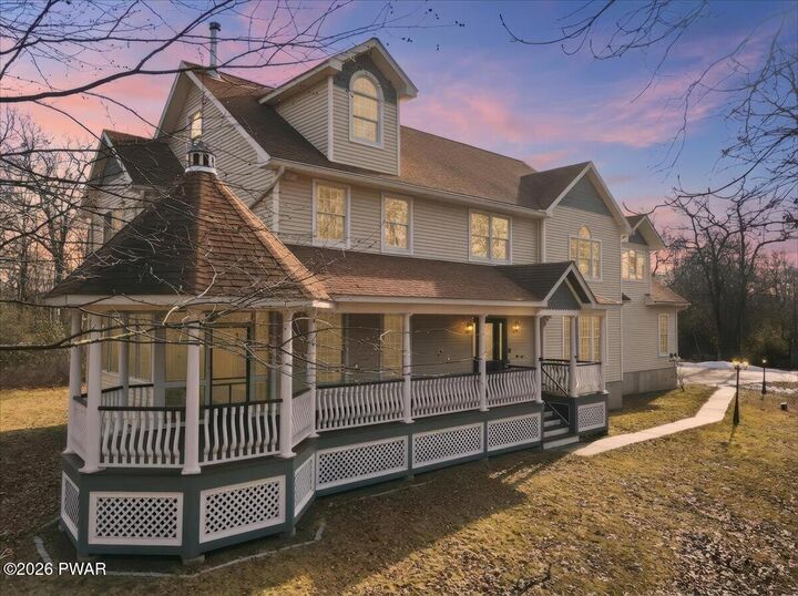 Property Photo:  302 Oneida Way  PA 18337 