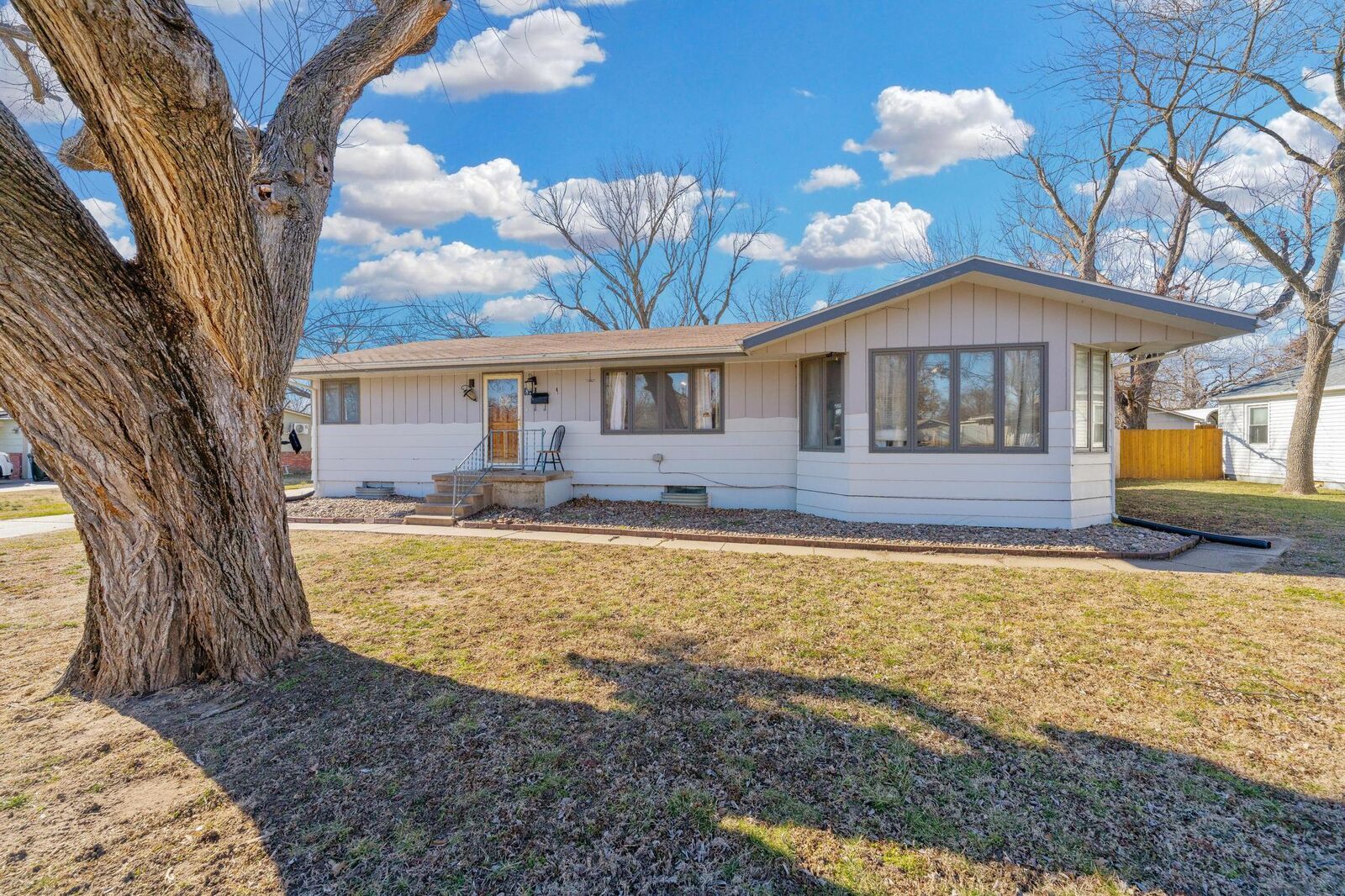 Property Photo:  817 Spruce St  KS 67056 
