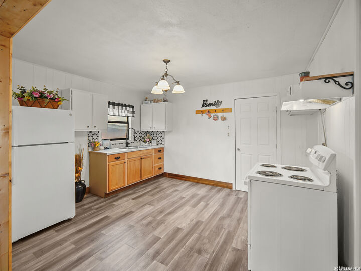 Property Photo:  429 Palo Alto  TX 78073 