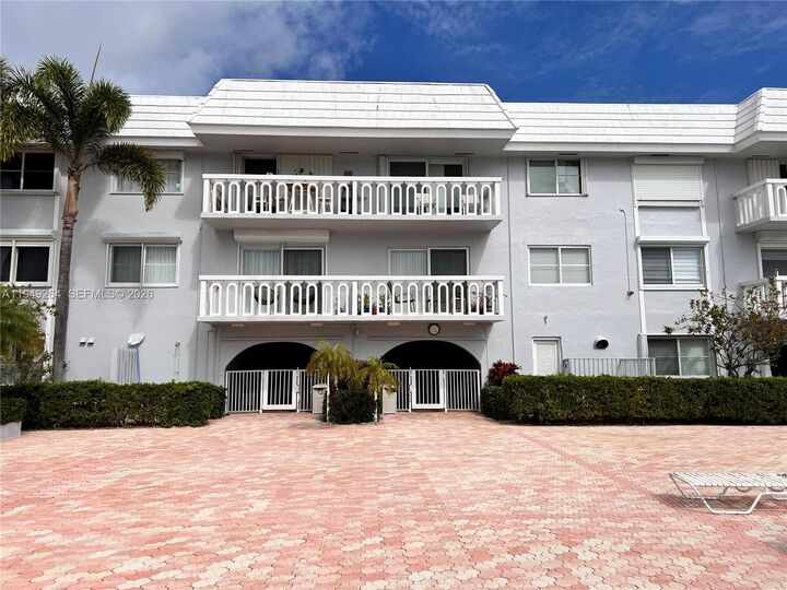 Property Photo: 100 Edgewater Dr 140 FL 33133