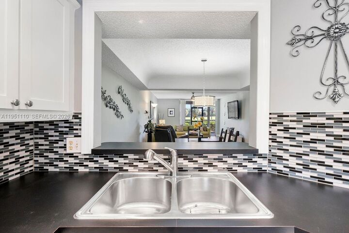 Property Photo: 23249 N Barwood Ln N 102 FL 33428