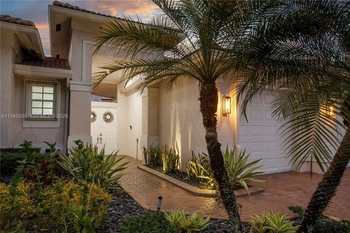 Property Photo:  1499 Victoria Isle Dr  FL 33327 