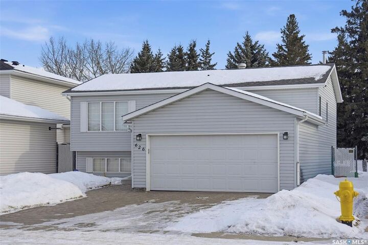 Property Photo:  626 Peterson Crescent  SK S7L 7H8 